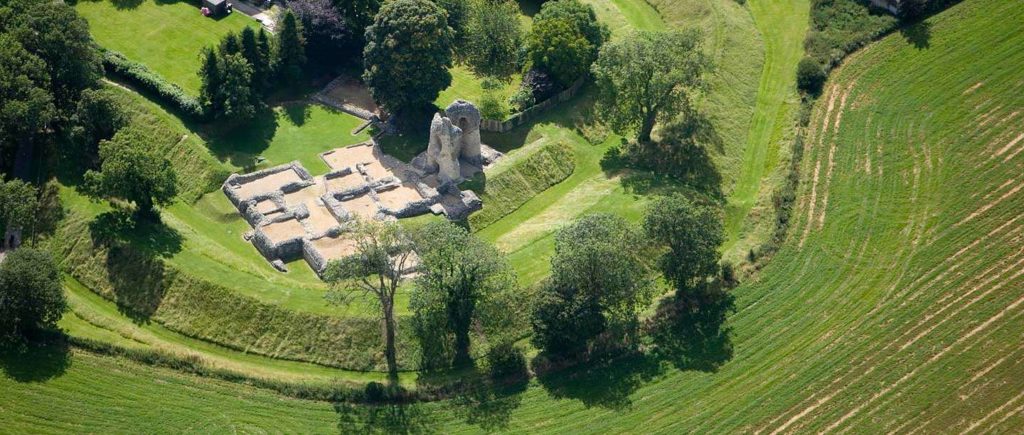 Ludgershall Castle & Cross