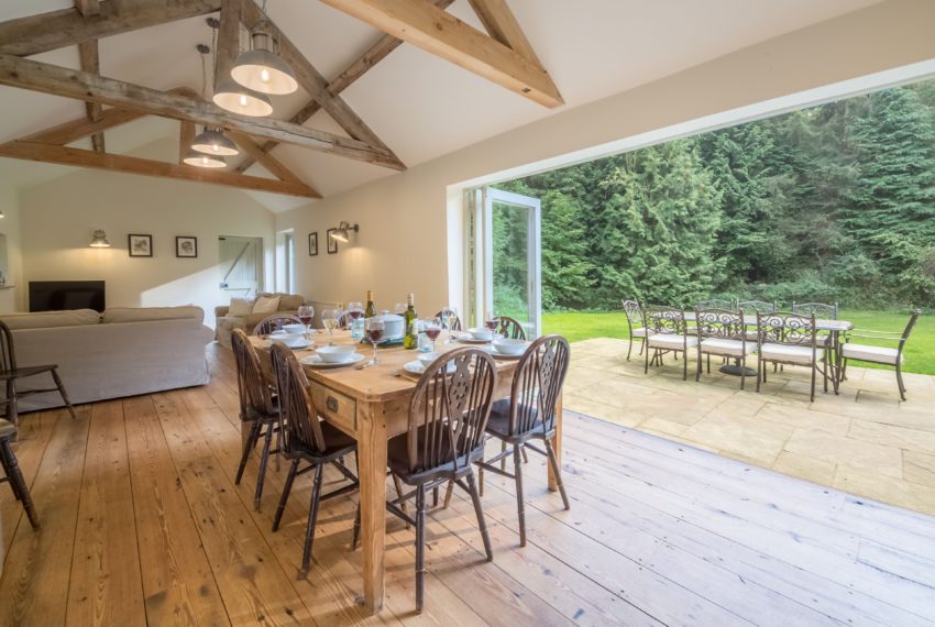 Bear's Cottage Dining Area