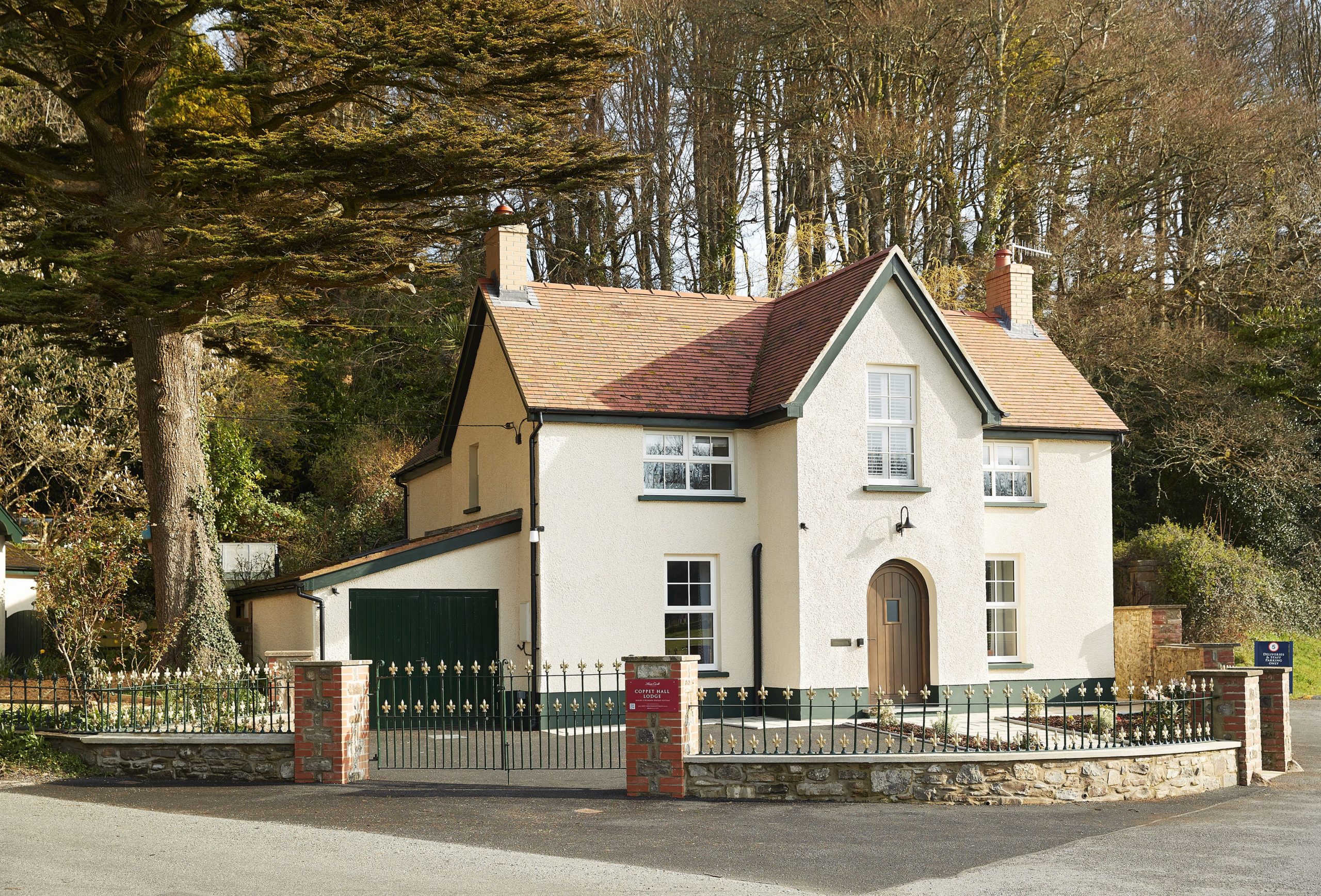 Coppet Hall Lodge Dog Friendly Cottage in Pembrokeshire