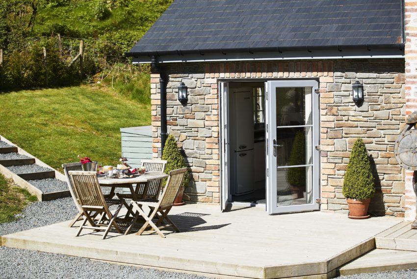 Wisteria Cottage Patio