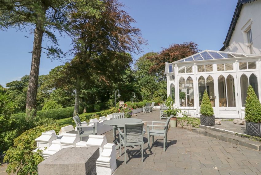 Valley View House Patio