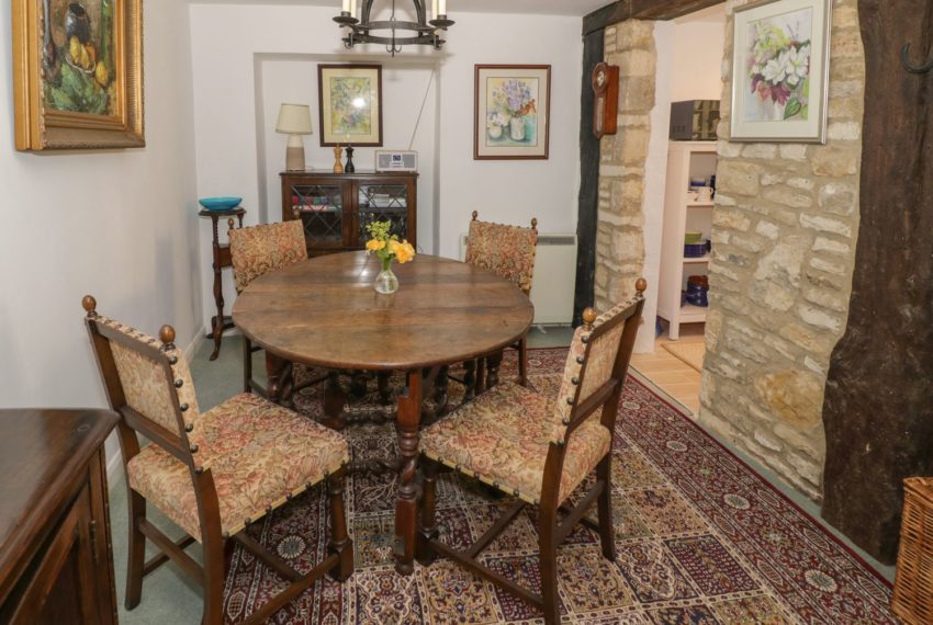 Oat Hill Cottage Dining Area