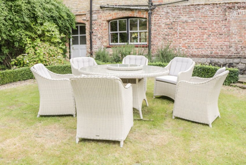 Modney Hall Outdoor Seating